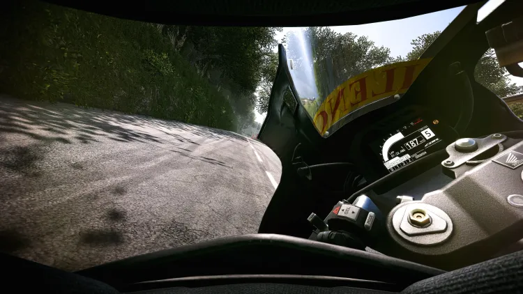 Скриншот TT Isle of Man: Ride on the Edge 3 — 3